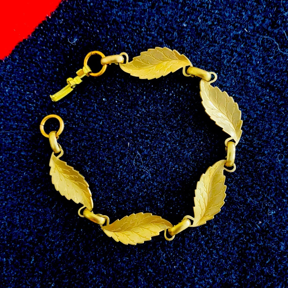 Leaf Pattern Brass Link Bracelet 7”
